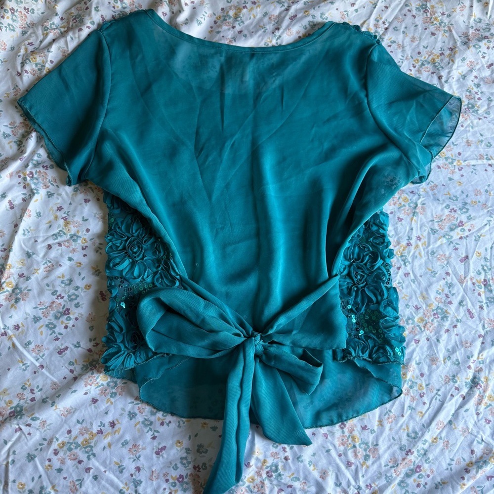 Women's Vintage Teal Floral Appliqué Short Sleeve Blouse w/ Tie Ribbon - Picture 2 of 3